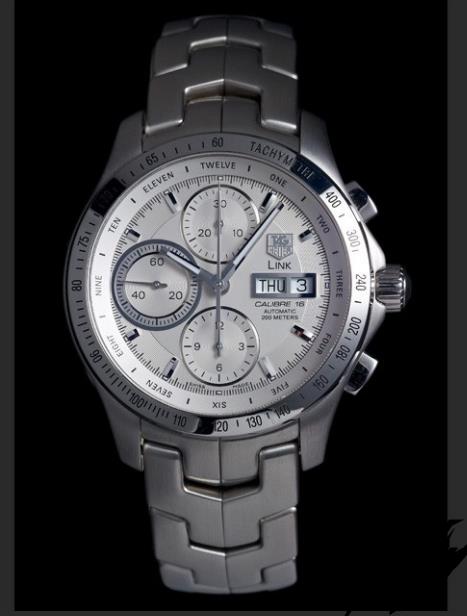 The silvery dials fake watches have chronograph sub-dials.